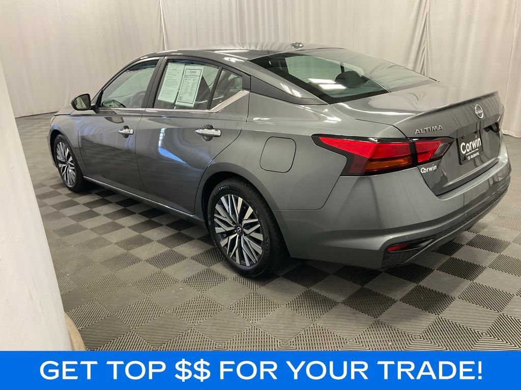 Used 2025 Nissan Altima 2.5 SV FWD image 3