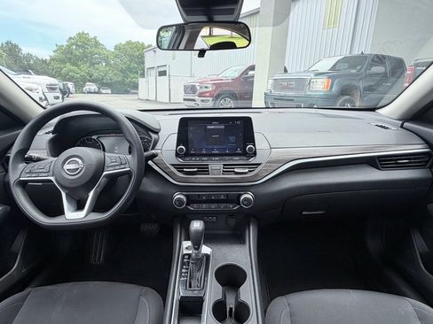 Used 2025 Nissan Altima 2.5 SV FWD image 10