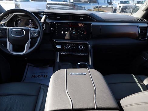 Used 2025 GMC Sierra 3500 Denali w/ Denali Reserve Package image 18