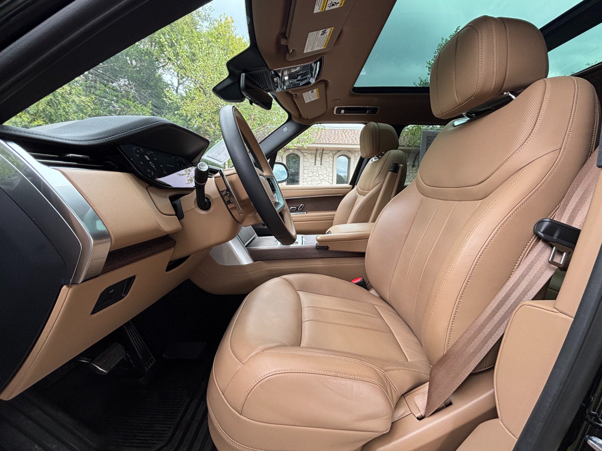 Used 2025 Land Rover Range Rover SE AWD/4WD image 9