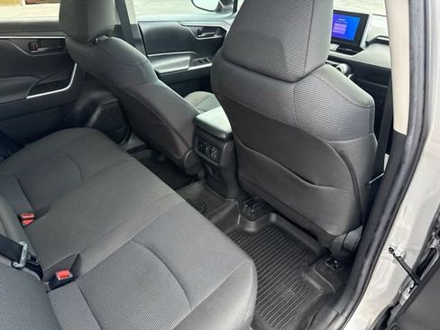 Used 2023 Toyota RAV4 LE FWD image 17