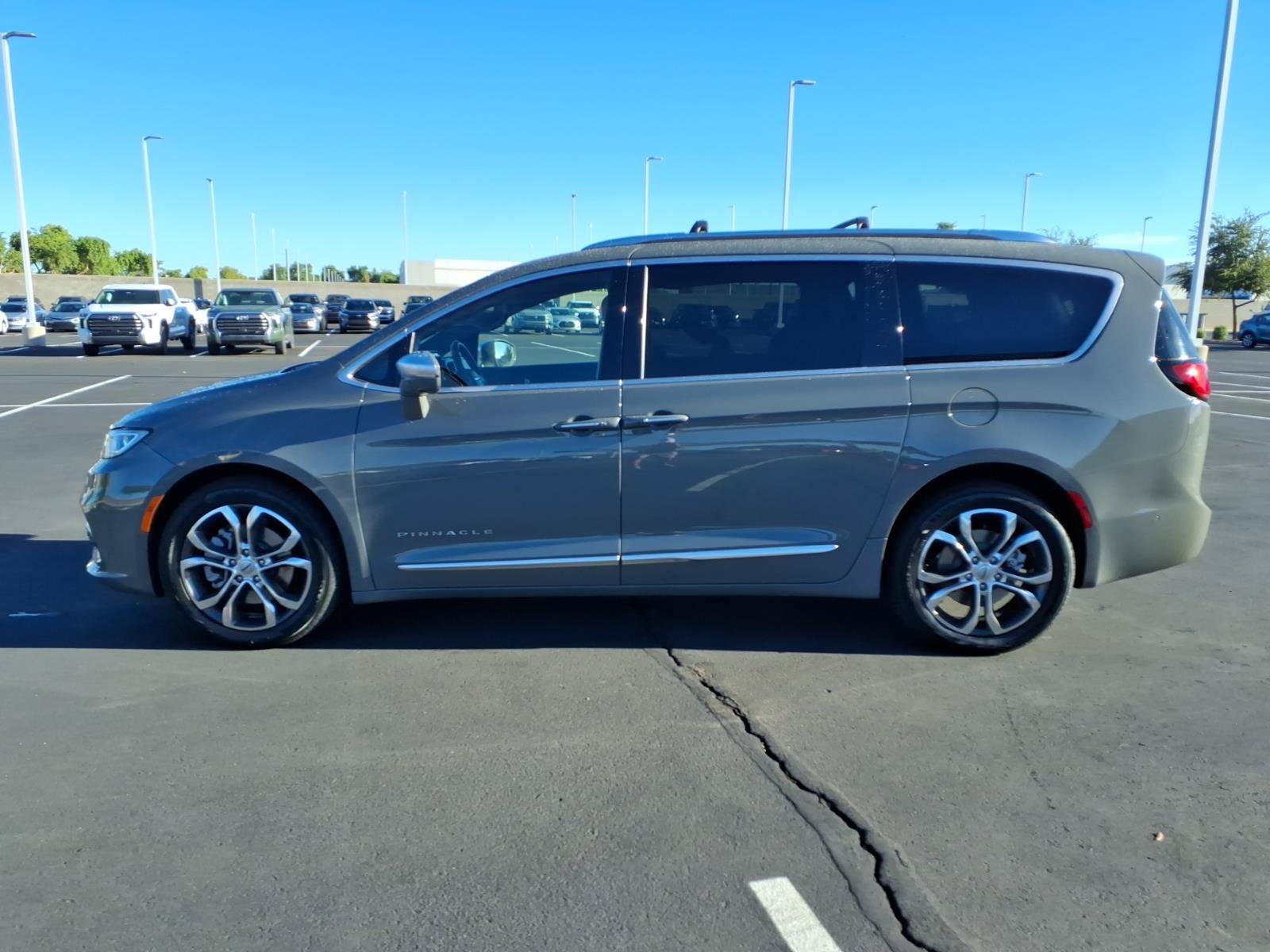Used 2022 Chrysler Pacifica Pinnacle AWD/4WD image 7