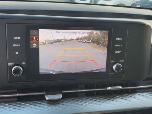 Used 2024 Kia Carnival LX image 24