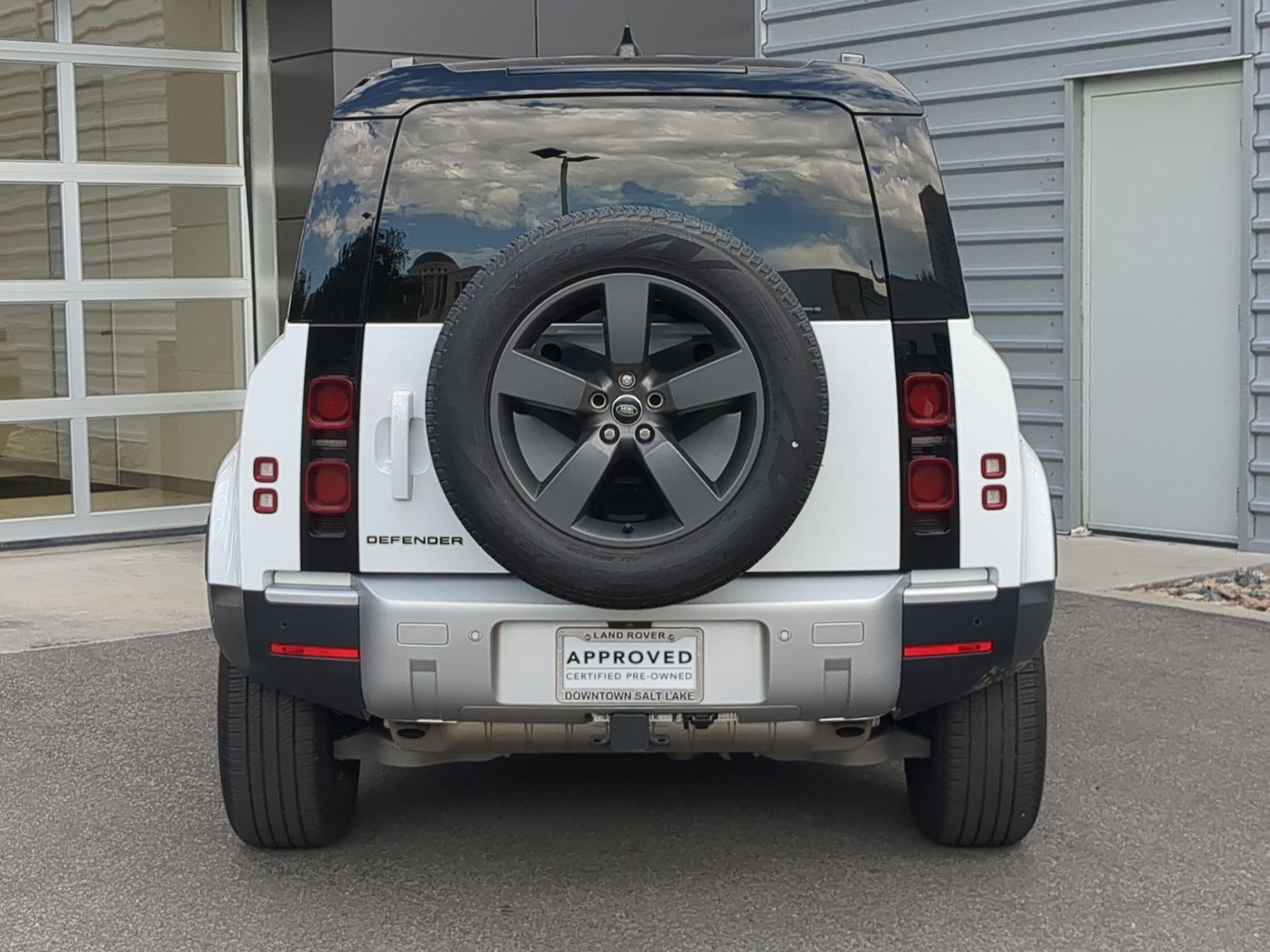Used 2025 Land Rover Defender 110 S AWD/4WD image 9