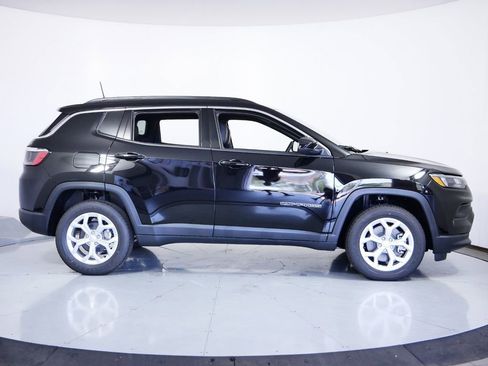 Used 2024 Jeep Compass Latitude image 7