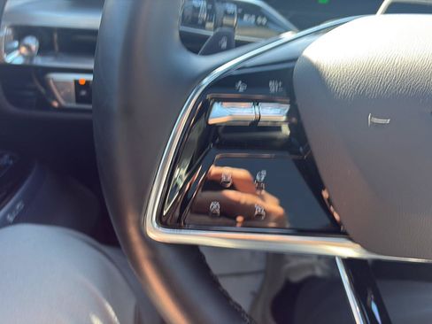Used 2024 Cadillac Lyriq Luxury RWD image 16