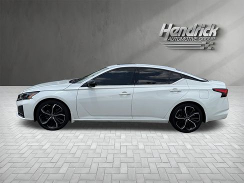 Used 2024 Nissan Altima 2.5 SR w/ SR Premium Package FWD image 7