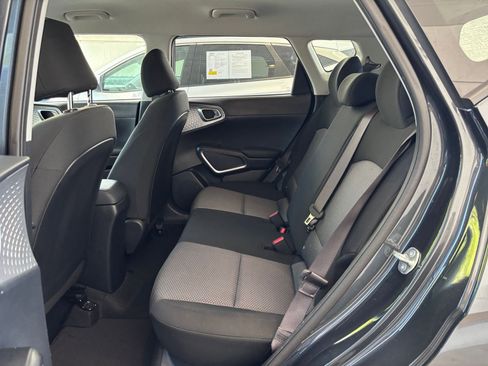 Used 2025 Kia Soul LX w/ LX Technology Package FWD image 25
