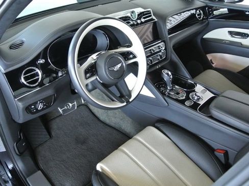 Used 2023 Bentley Bentayga AWD/4WD image 15