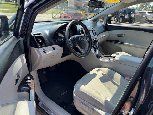 Used 2013 Toyota Venza LE image 6