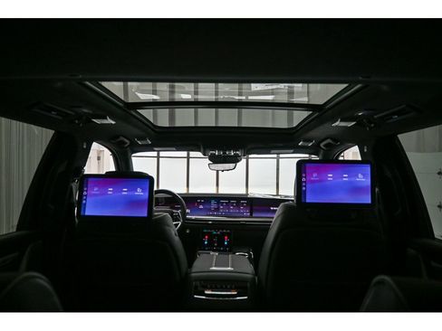 New 2026 Cadillac Escalade ESV Platinum Sport w/ LPO, ONYX Package image 16