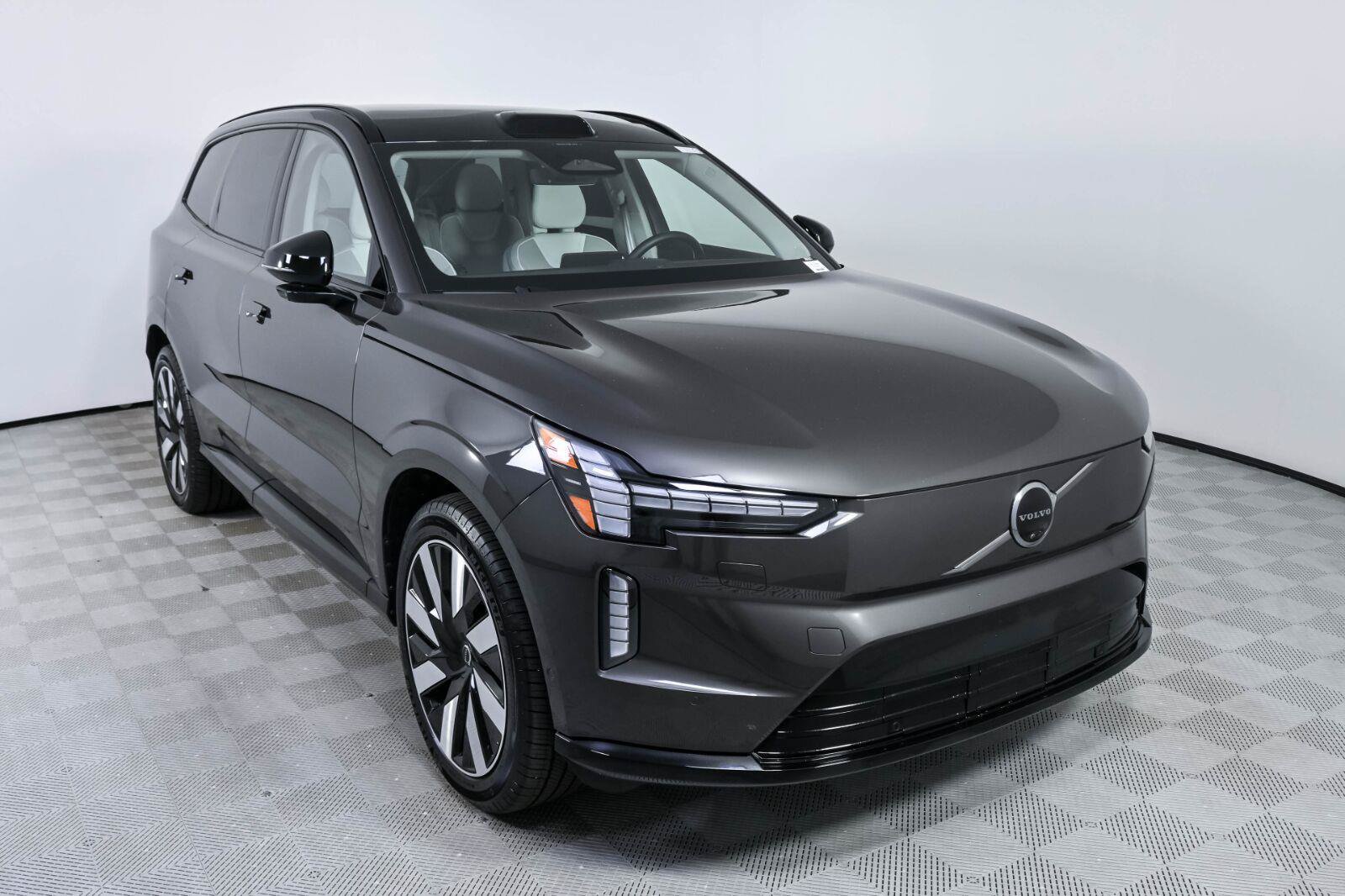 Certified 2025 Volvo EX90 Ultra AWD/4WD image 26