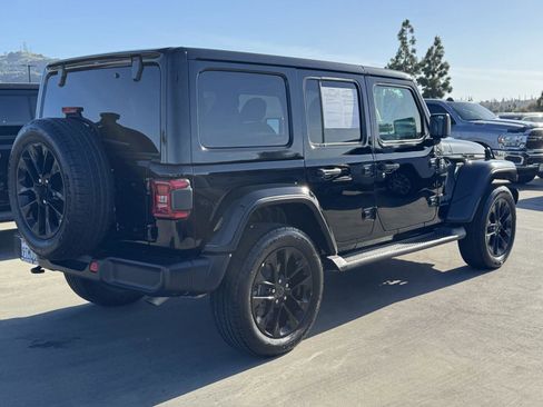 Certified 2025 Jeep Wrangler Sahara AWD/4WD image 6