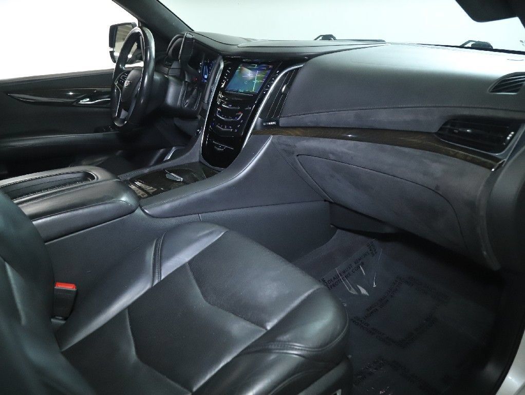 Used 2020 Cadillac Escalade Platinum AWD/4WD image 40