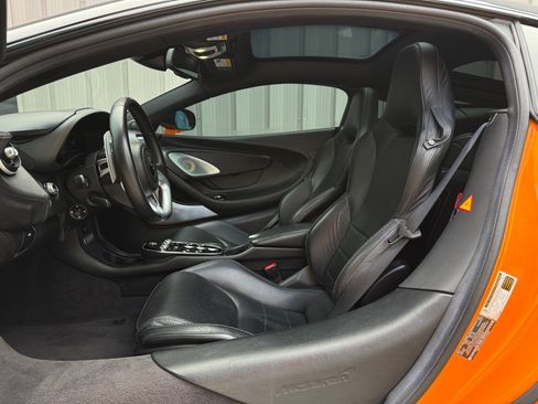 Used 2021 McLaren GT RWD image 23