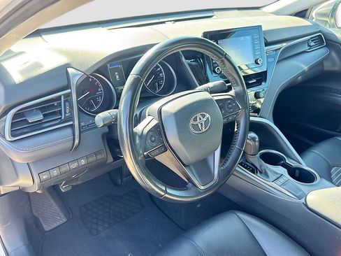 Used 2023 Toyota Camry SE image 9