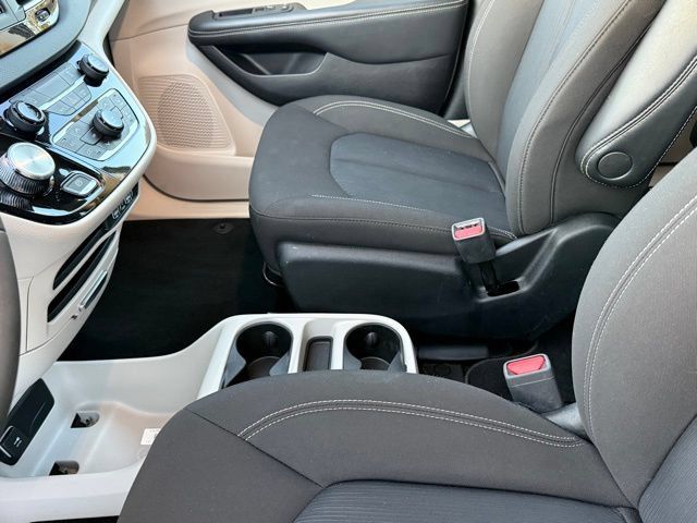 Used 2023 Chrysler Voyager LX FWD image 23