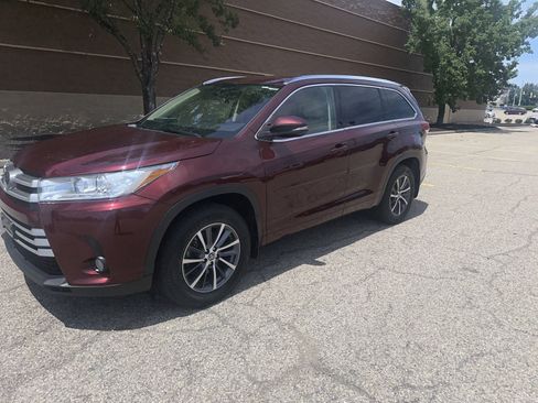 Used 2018 Toyota Highlander XLE w/ Protection Package #3 AWD/4WD image 6