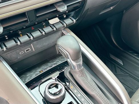 Used 2024 Chevrolet Colorado ZR2 w/ ZR2 Convenience Package III image 17