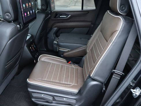 Used 2026 GMC Yukon Denali Ultimate AWD/4WD image 36