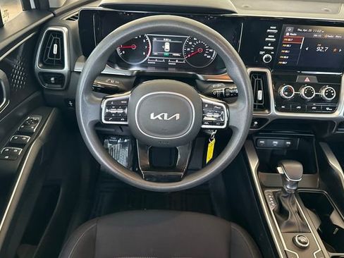 Used 2022 Kia Sorento LX FWD image 17