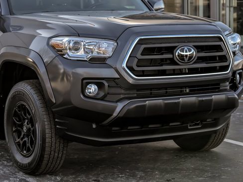 Used 2021 Toyota Tacoma SR5 image 11