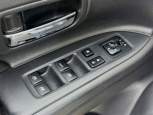 Used 2018 Mitsubishi Outlander SE image 19