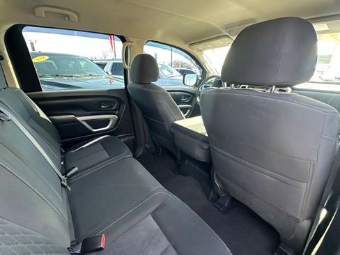 Used 2017 Nissan Titan SV image 19