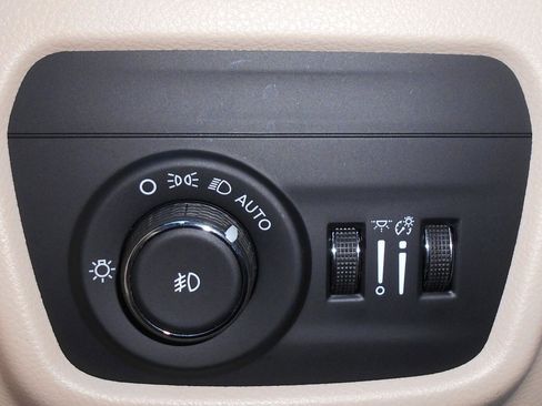 Certified 2024 Jeep Grand Cherokee Limited w/ Luxury Tech Group II AWD/4WD image 15