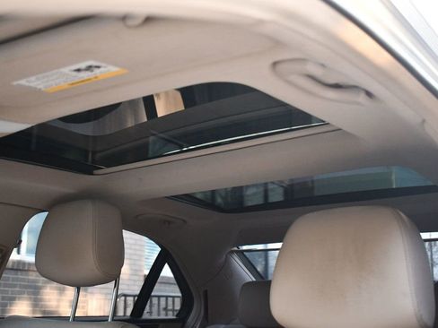 Used 2014 Mercedes-Benz E 550 4MATIC Sedan image 38