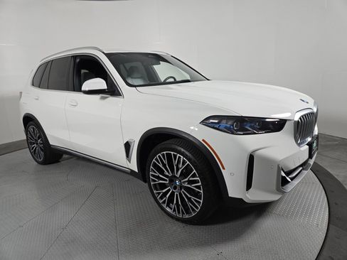 Used 2025 BMW X5 xDrive40i image 3