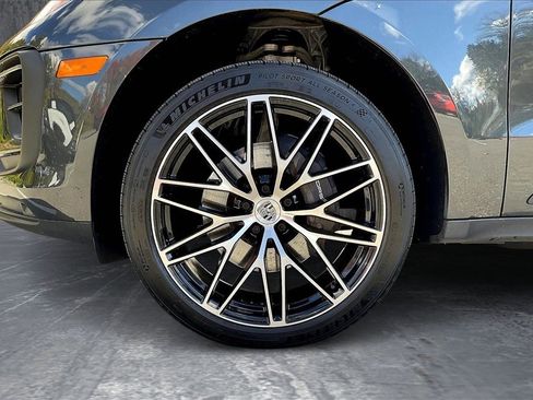 Used 2022 Porsche Macan Base image 34