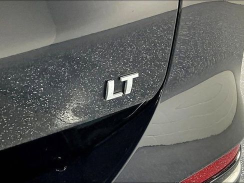 Used 2021 Chevrolet Equinox LT w/ Driver Convenience Package image 24