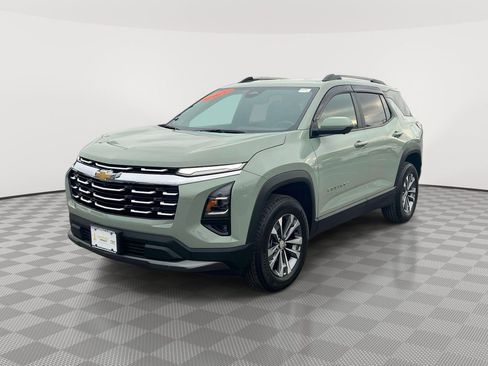 Used 2025 Chevrolet Equinox LT w/ Convenience Package II image 3