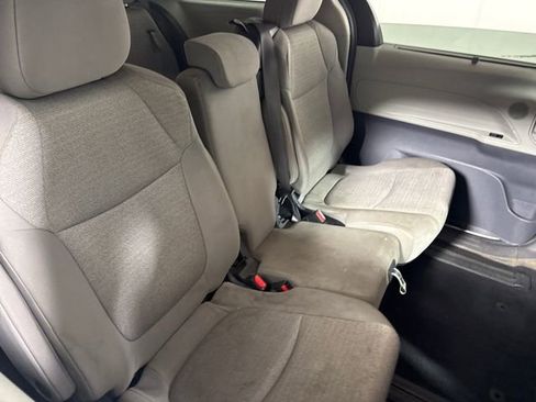 Used 2023 Toyota Sienna LE AWD/4WD image 14