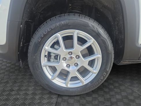 Used 2023 Jeep Renegade Latitude AWD/4WD image 33