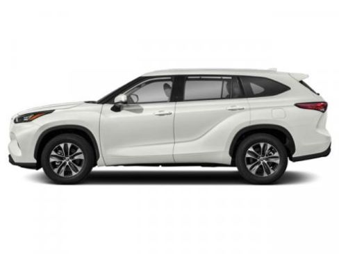 Used 2021 Toyota Highlander XLE AWD/4WD image 3