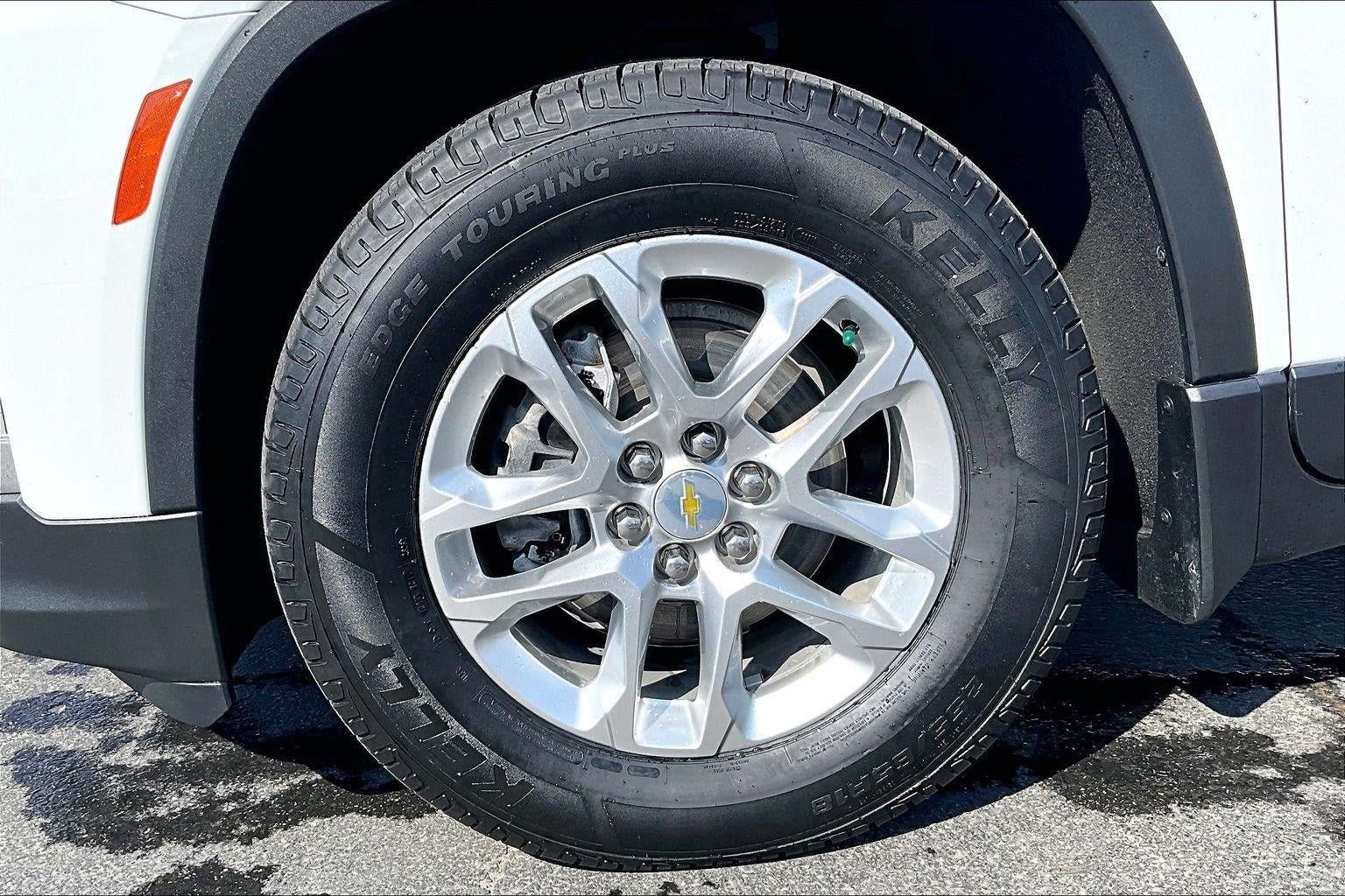 Used 2022 Chevrolet Traverse LS AWD/4WD image 9