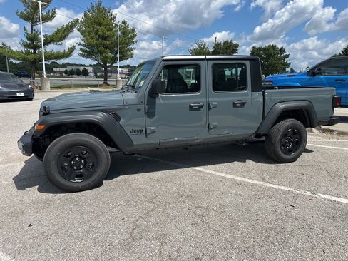 New 2025 Jeep Gladiator Sport image 16