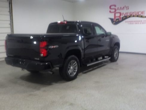 Used 2025 Chevrolet Colorado LT w/ LT Convenience Package AWD/4WD image 4