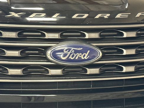 Used 2017 Ford Explorer XLT w/ Equipment Group 202A FWD image 46