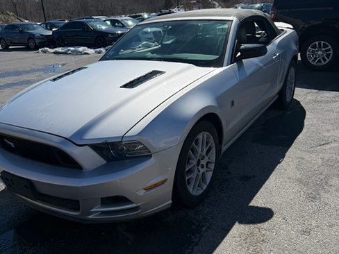 Used 2013 Ford Mustang Premium image 2