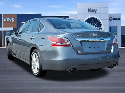 Used 2015 Nissan Altima 2.5 SV w/ Convenience Package FWD image 3