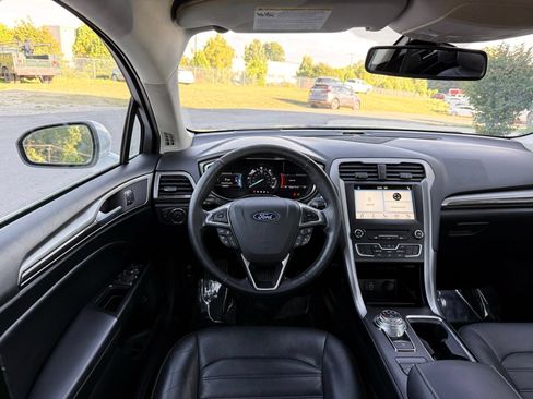Used 2018 Ford Fusion SE w/ Equipment Group 602A FWD image 26