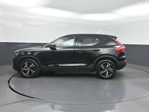 Used 2023 Volvo XC40 B5 Core w/ Convenience Package AWD/4WD image 2