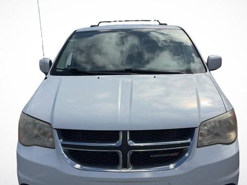 Used 2014 Dodge Grand Caravan SXT FWD image 3