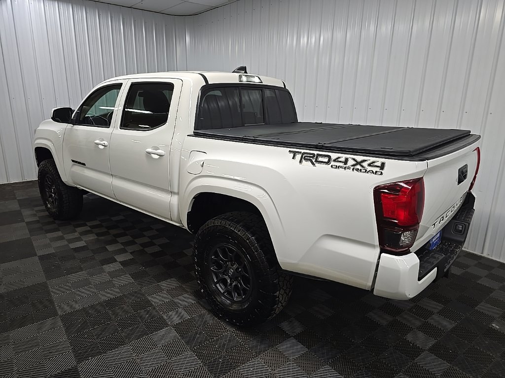 Used 2022 Toyota Tacoma SR AWD/4WD image 9