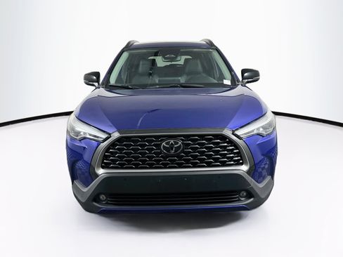 Used 2025 Toyota Corolla Cross XLE FWD image 2