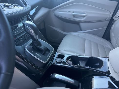Used 2017 Ford C-MAX Titanium w/ Equipment Group 301A FWD image 12
