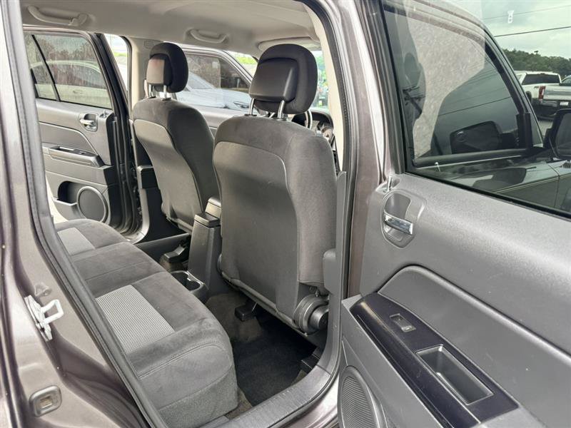 Used 2016 Jeep Patriot Latitude FWD image 14